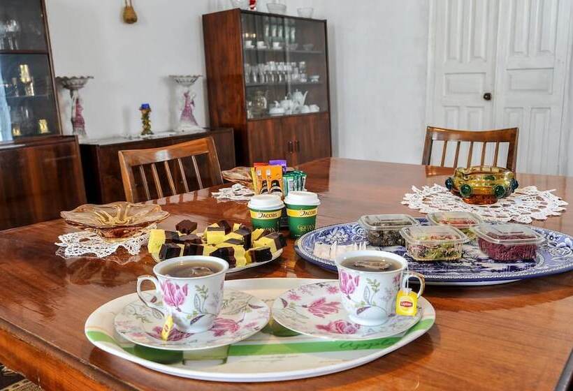 تختخواب و صبحانه Manana