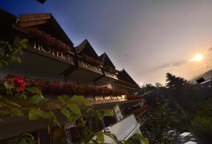 ホテル Alpenhof