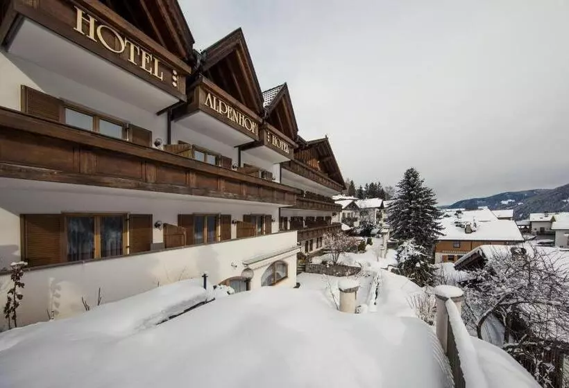 ホテル Alpenhof