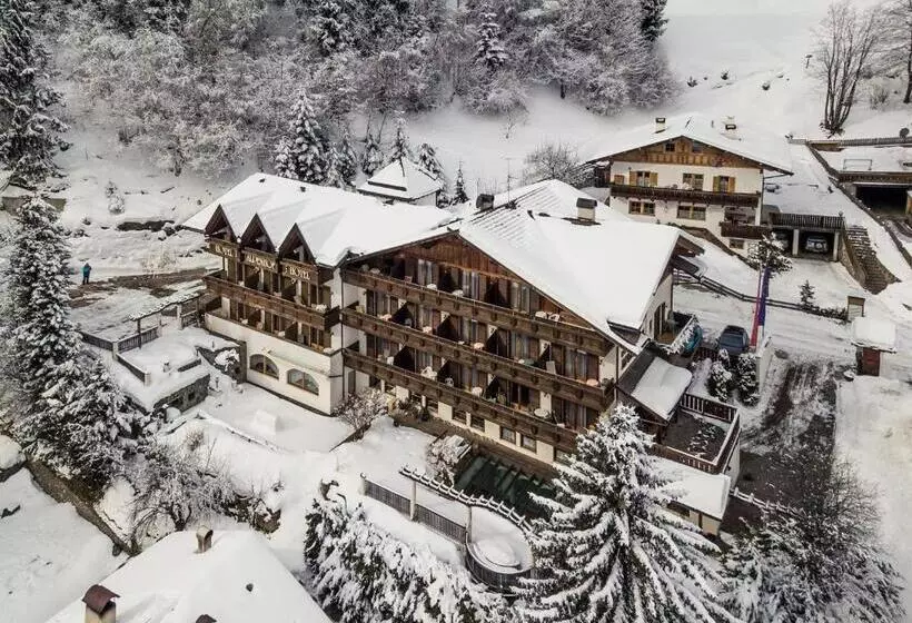 ホテル Alpenhof