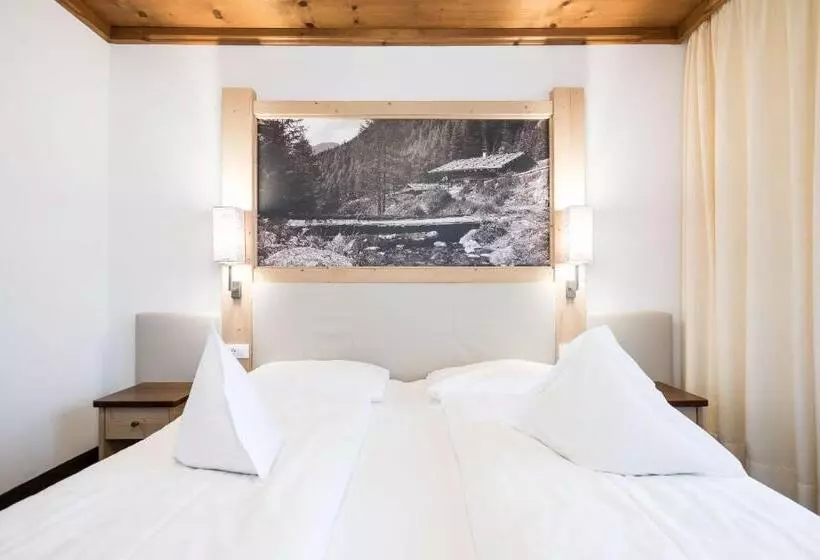 ホテル Alpenhof