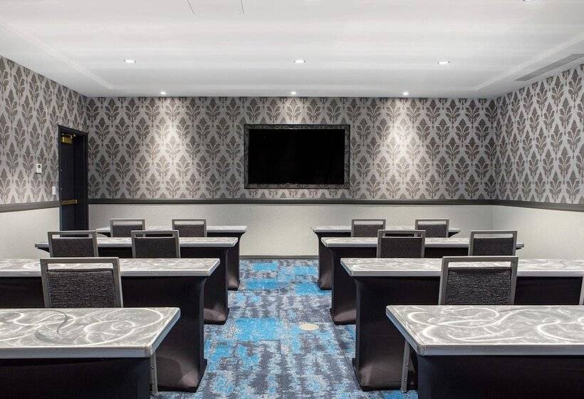 Cambria Hotel New Orleans Downtown Warehouse District