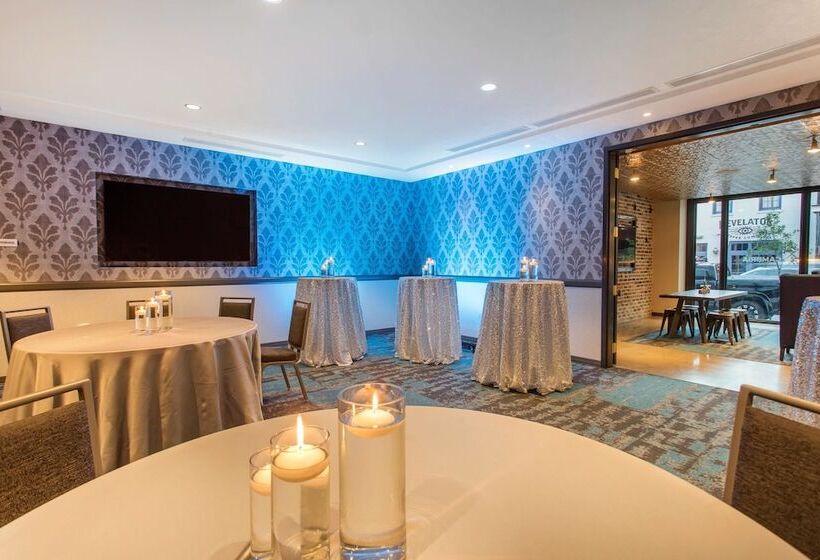 Cambria Hotel New Orleans Downtown Warehouse District