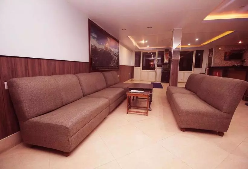 ホテル Oyo Rooms Near Deorali Bus Stand