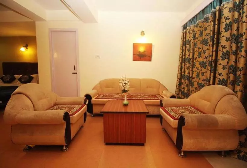 ホテル Oyo Rooms Near Deorali Bus Stand