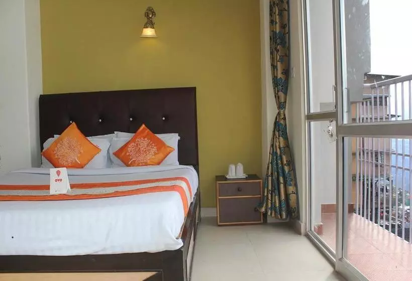 ホテル Oyo Rooms Near Deorali Bus Stand