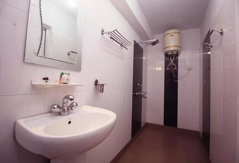 ホテル Oyo Rooms Near Deorali Bus Stand