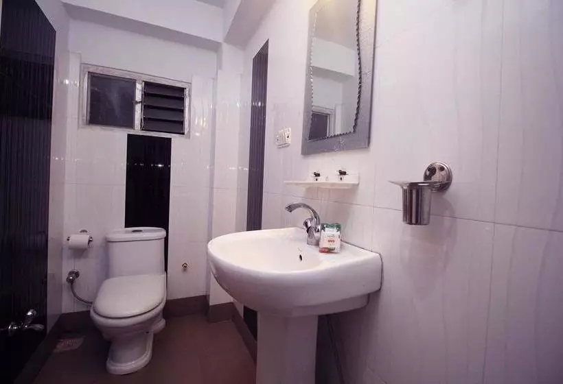 ホテル Oyo Rooms Near Deorali Bus Stand