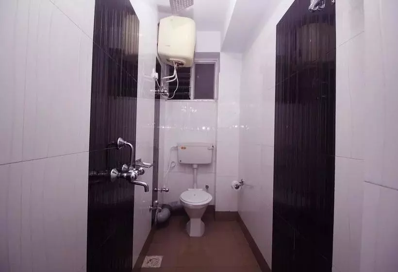 ホテル Oyo Rooms Near Deorali Bus Stand