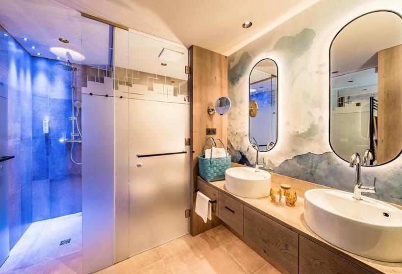 ホテル Alpine Luxury Spa Resort Schwarzenstein