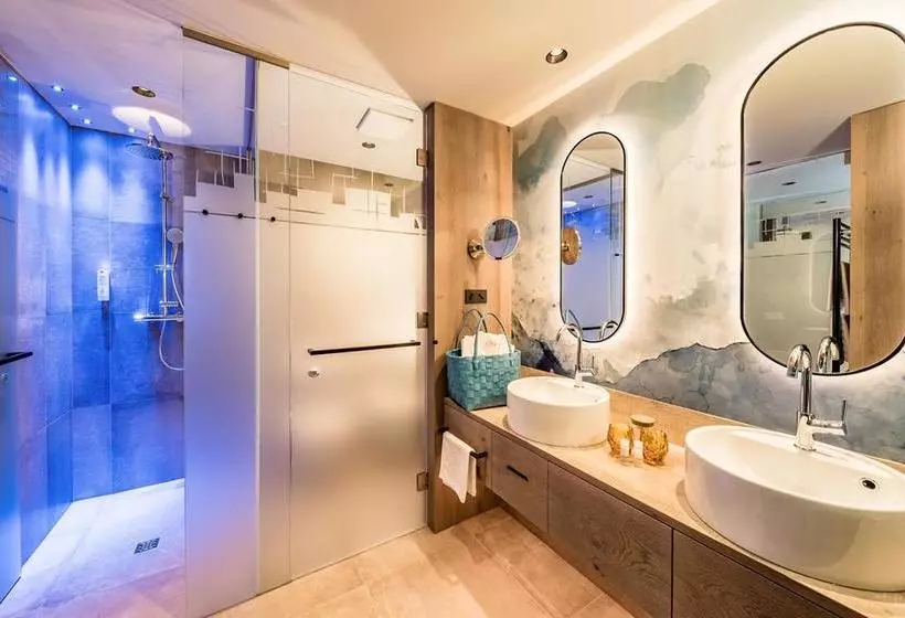 ホテル Alpine Luxury Spa Resort Schwarzenstein