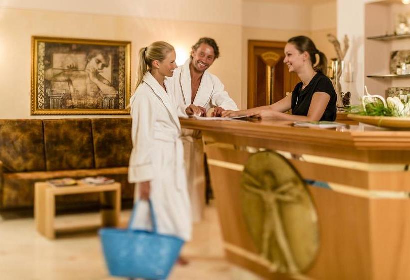 ホテル Alpine Luxury Spa Resort Schwarzenstein