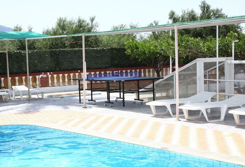 هتل Triton Garden