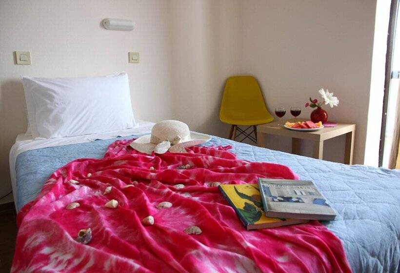 هتل Triton Garden