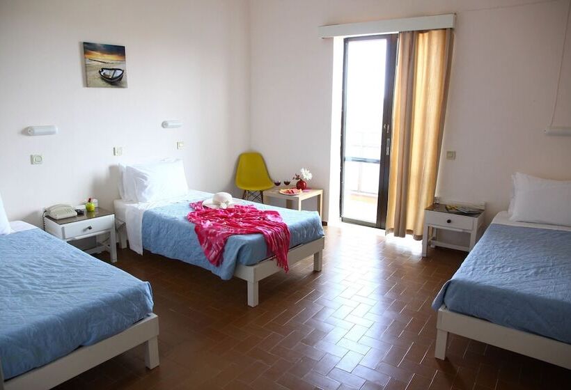 هتل Triton Garden