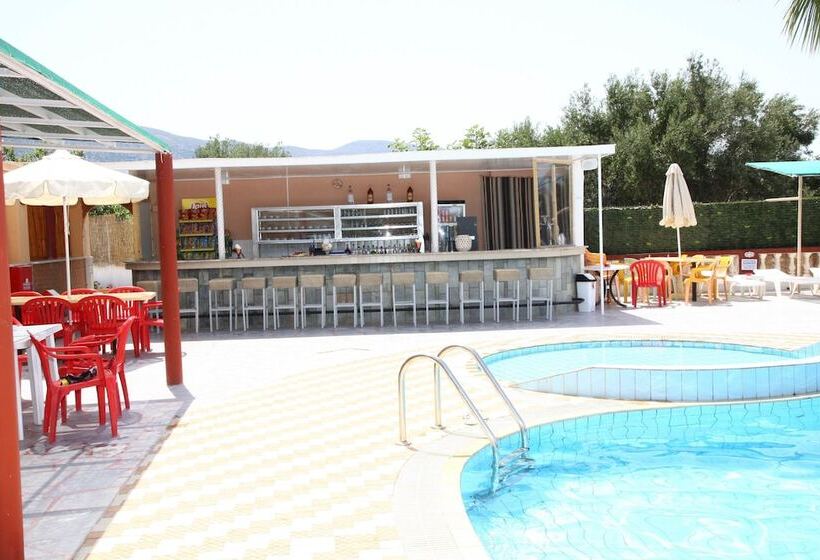 هتل Triton Garden