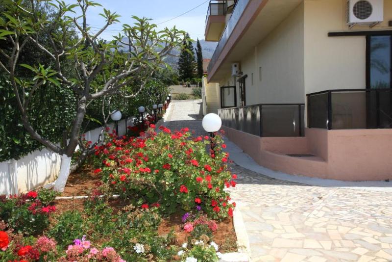 هتل Triton Garden