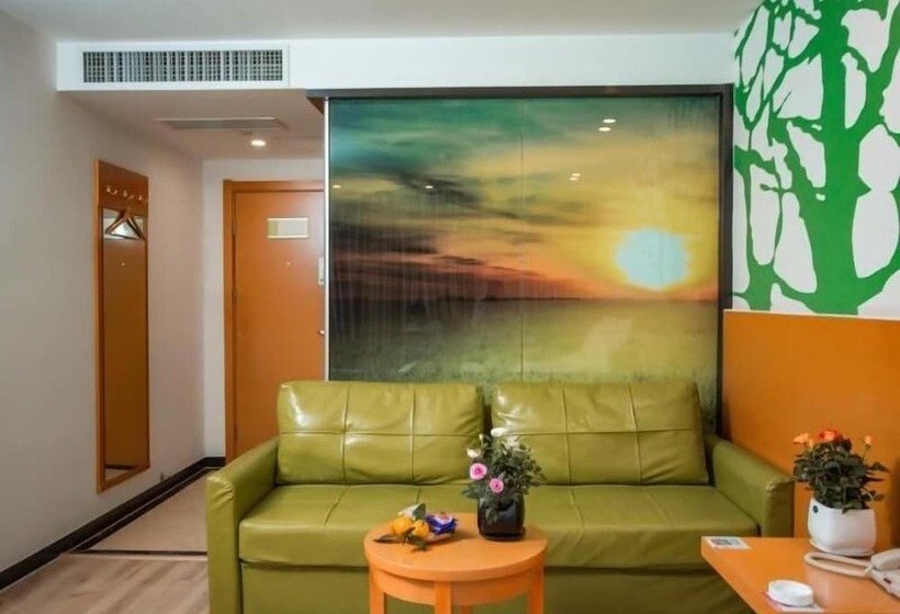 Отель Vatica Zaozhuang Tengzhou Railway Station