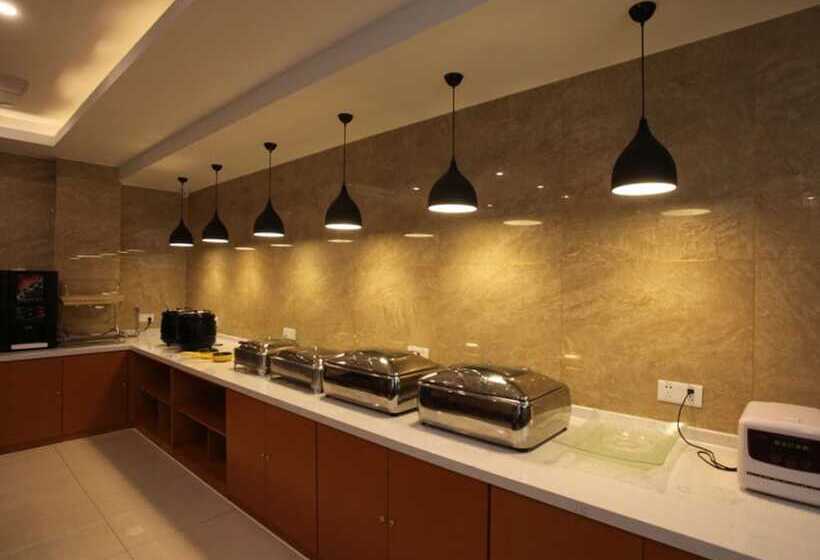 Отель Vatica Zaozhuang Tengzhou Railway Station