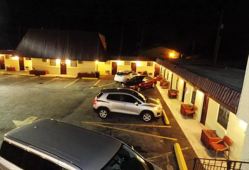 مُتل Economy Inn Lawton