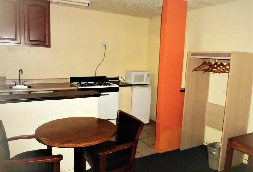 مُتل Economy Inn Lawton