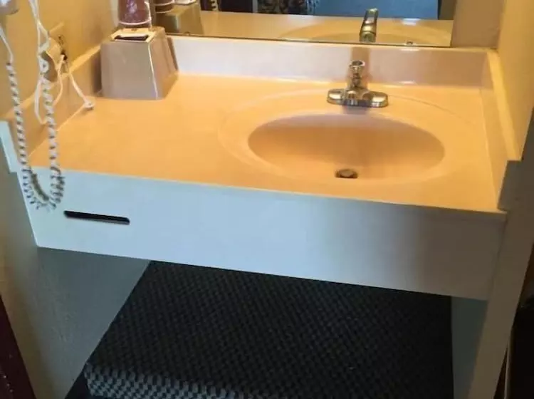 モーテル Economy Inn