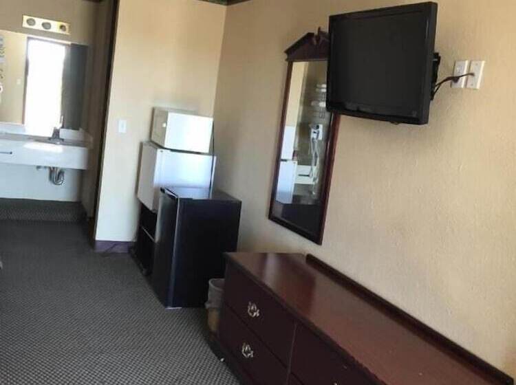 فندق على الطريق Economy Inn