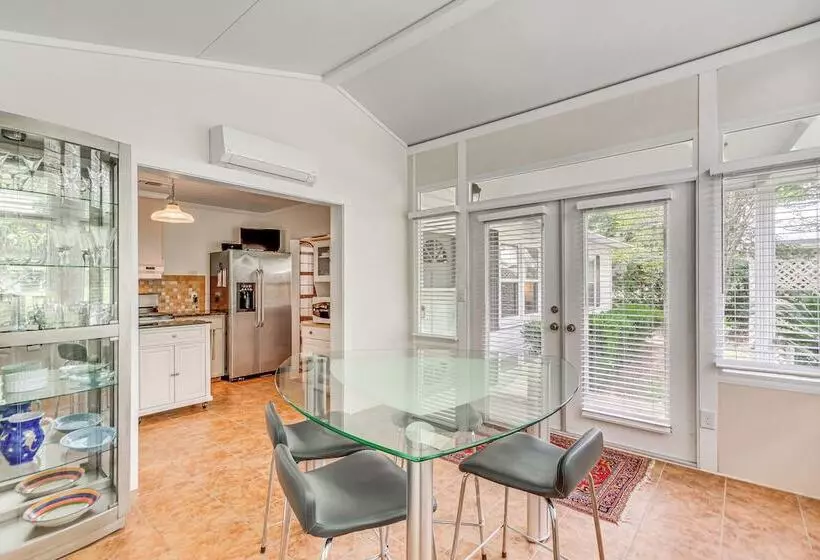 Charming Fairhope Home ~ 2 Mi To North Beach Park!