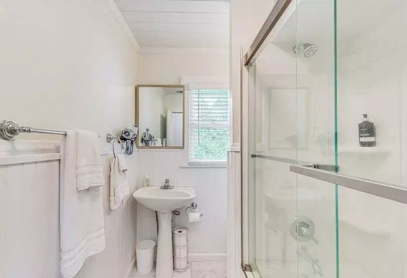 Charming Fairhope Home ~ 2 Mi To North Beach Park!