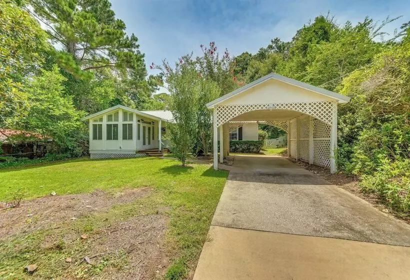 Charming Fairhope Home ~ 2 Mi To North Beach Park!
