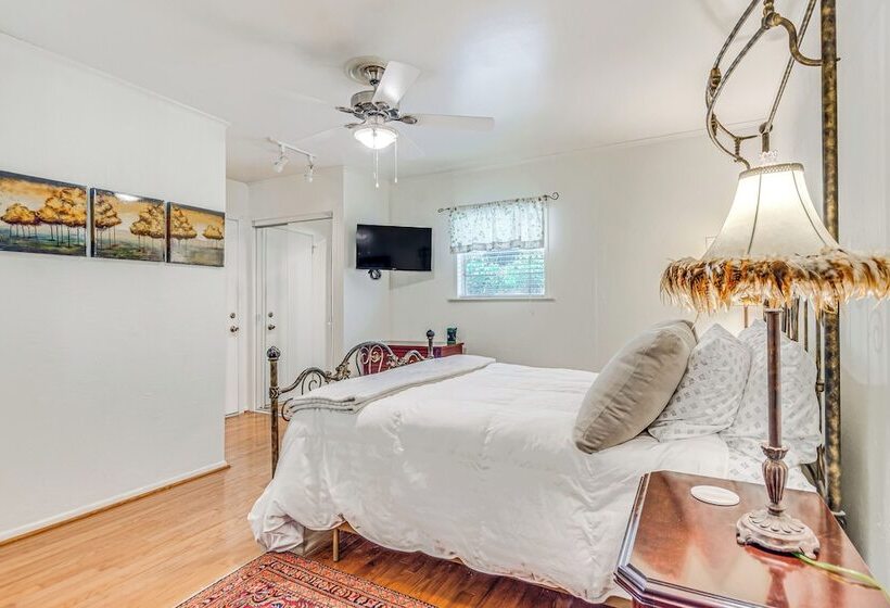 Charming Fairhope Home ~ 2 Mi To North Beach Park!