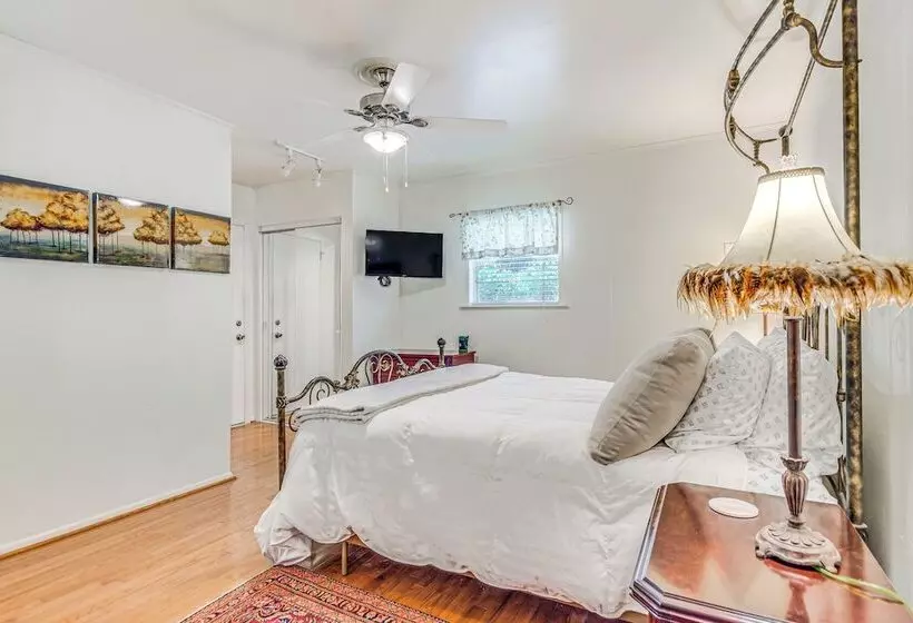 Charming Fairhope Home ~ 2 Mi To North Beach Park!