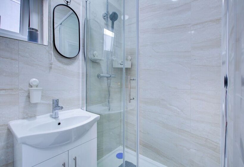 فندق Oyo Trendy Apartments London