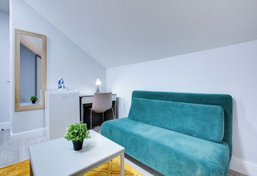 فندق Oyo Trendy Apartments London