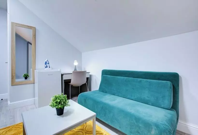 ホテル Oyo Trendy Apartments London