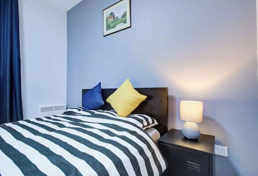 ホテル Oyo Trendy Apartments London