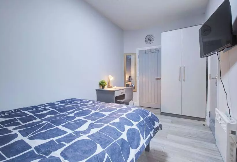 ホテル Oyo Trendy Apartments London
