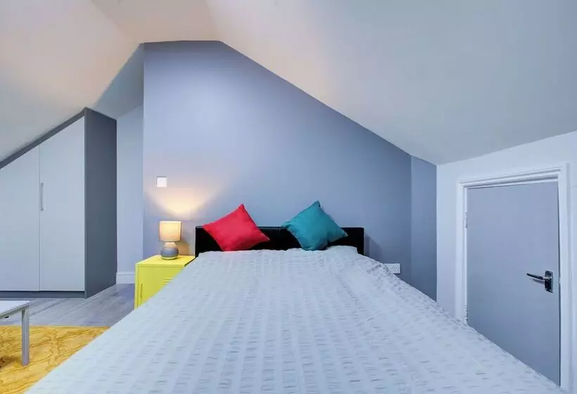 ホテル Oyo Trendy Apartments London