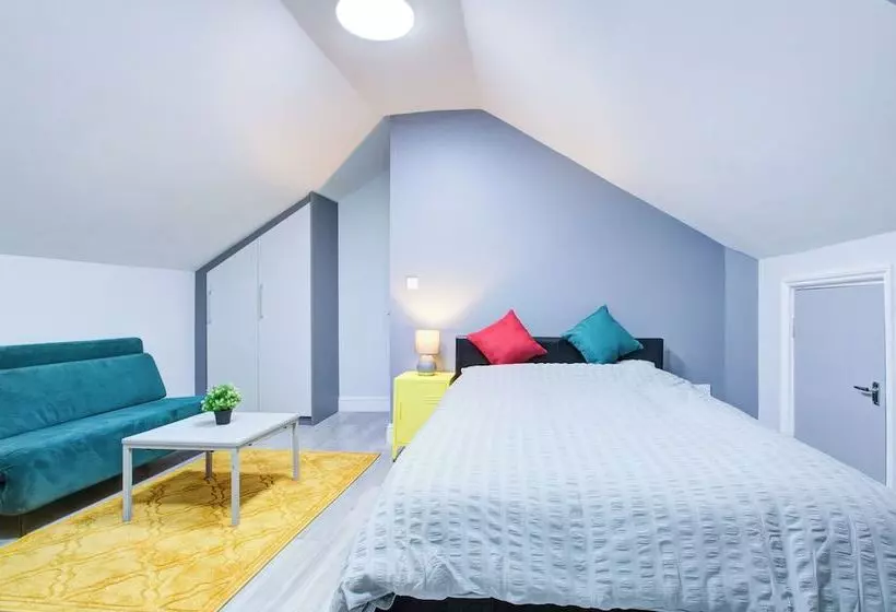 ホテル Oyo Trendy Apartments London