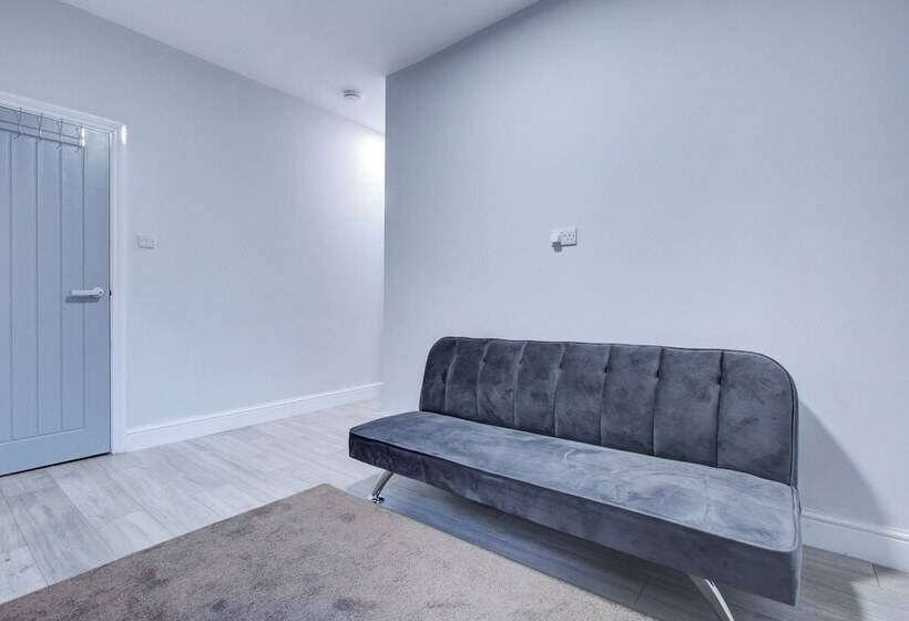 فندق Oyo Trendy Apartments London