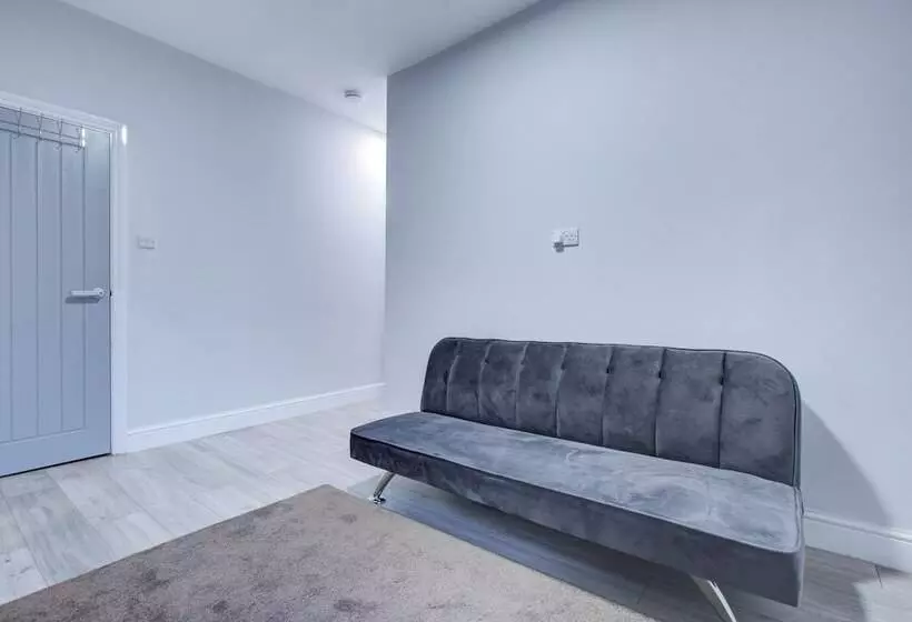 ホテル Oyo Trendy Apartments London