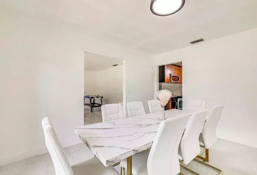 Modern Wimauma Family Home W/ Private Pool & Yard!