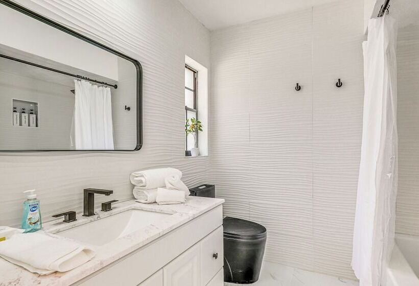 Modern Wimauma Family Home W/ Private Pool & Yard!