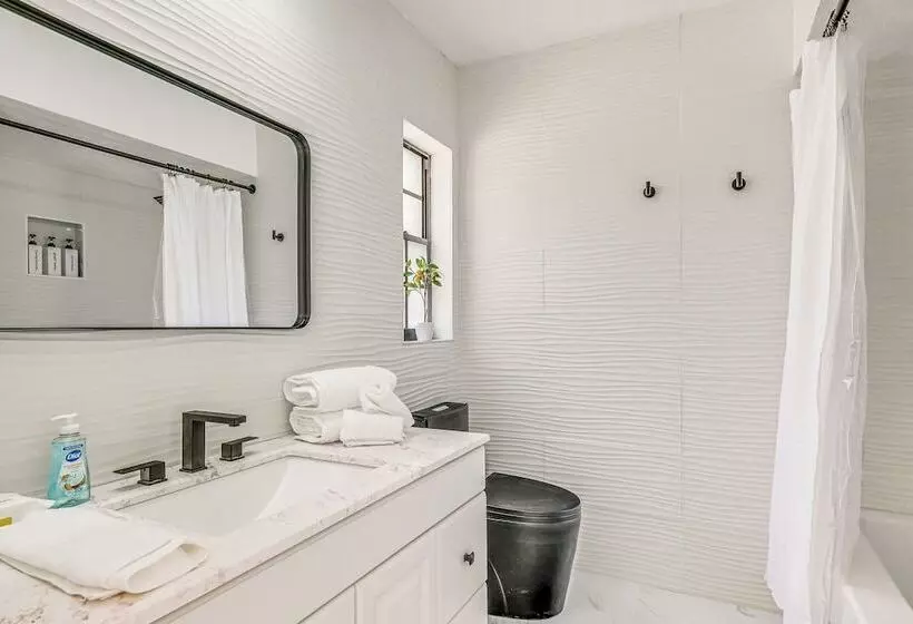 Modern Wimauma Family Home W/ Private Pool & Yard!