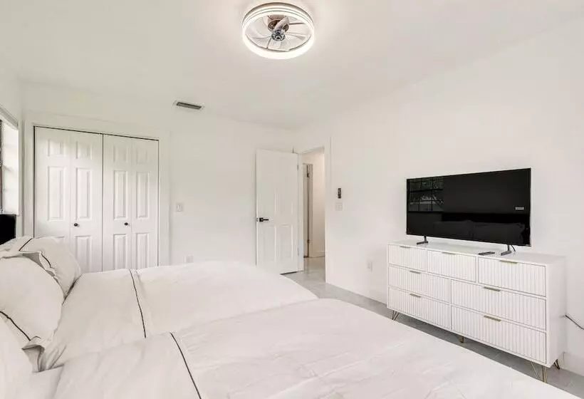 Modern Wimauma Family Home W/ Private Pool & Yard!