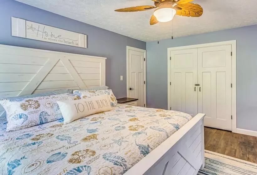 Ocean Isle Beach Home W/ Grill: 1 Mi To Beach!