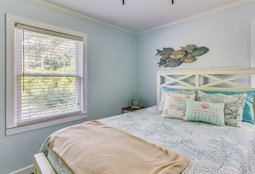 Ocean Isle Beach Home W/ Grill: 1 Mi To Beach!