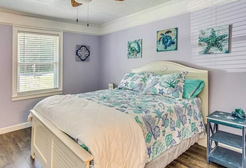 Ocean Isle Beach Home W/ Grill: 1 Mi To Beach!