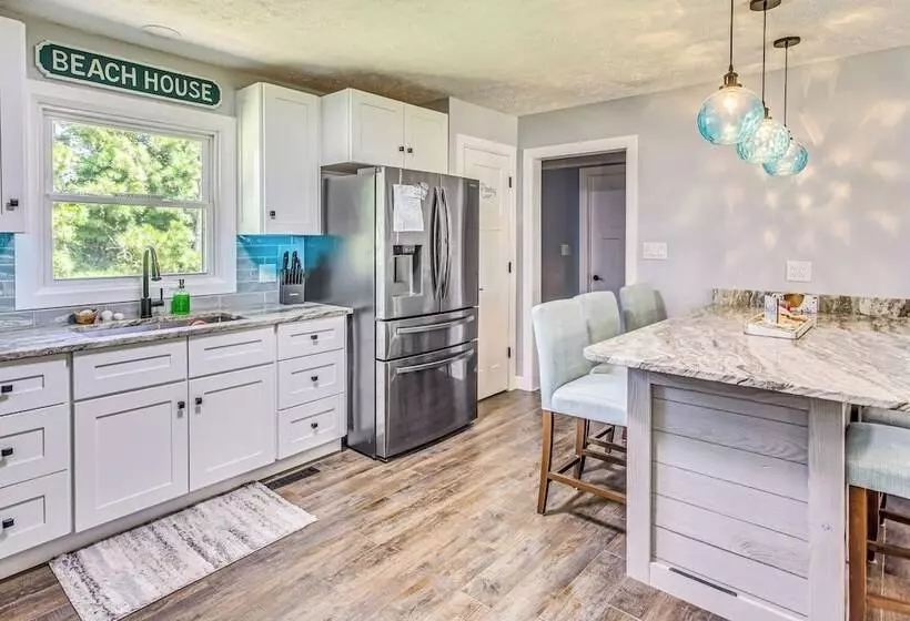 Ocean Isle Beach Home W/ Grill: 1 Mi To Beach!