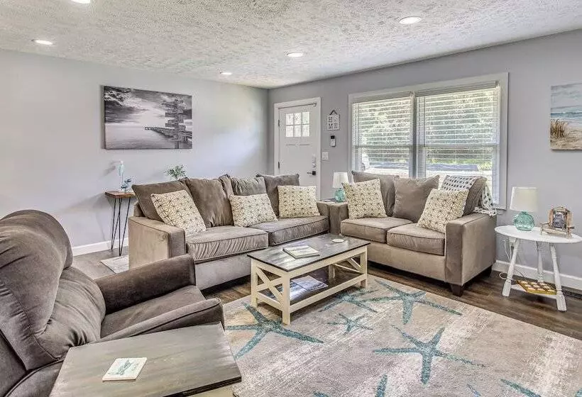 Ocean Isle Beach Home W/ Grill: 1 Mi To Beach!